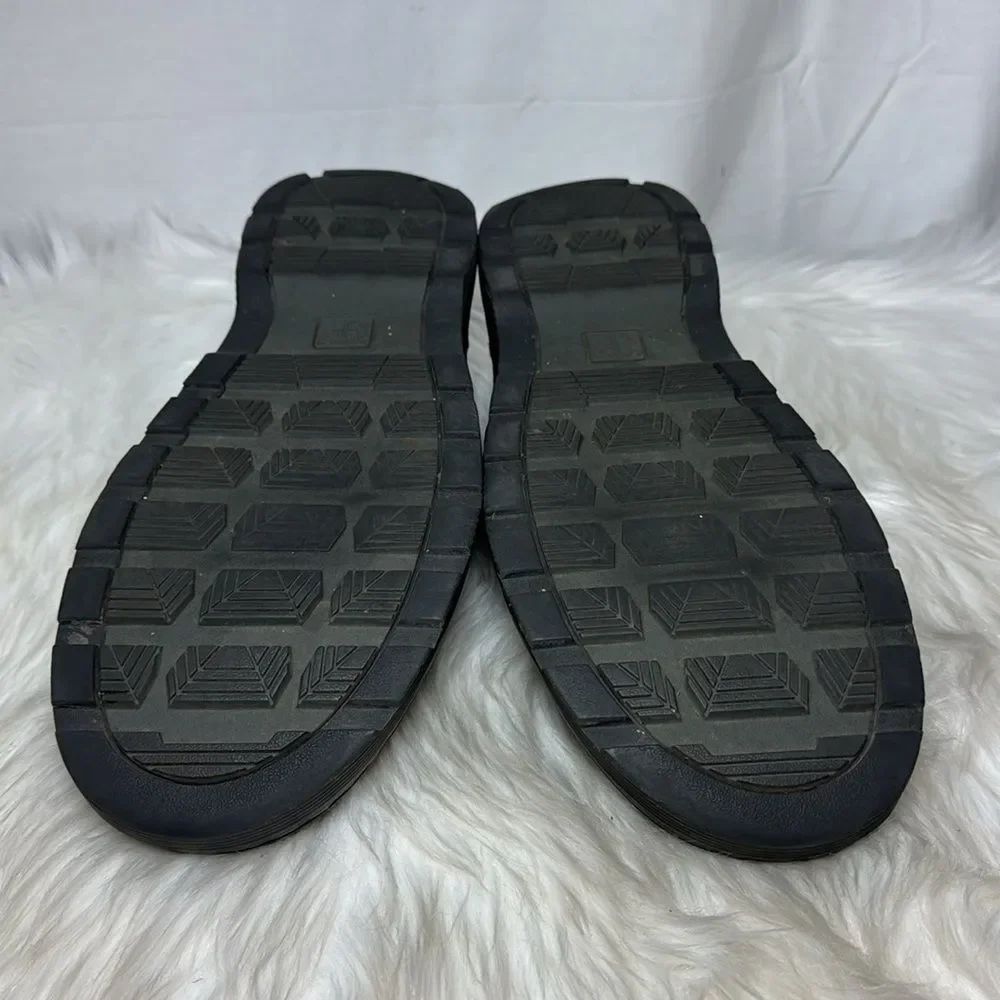 Dr. Martens sleek black